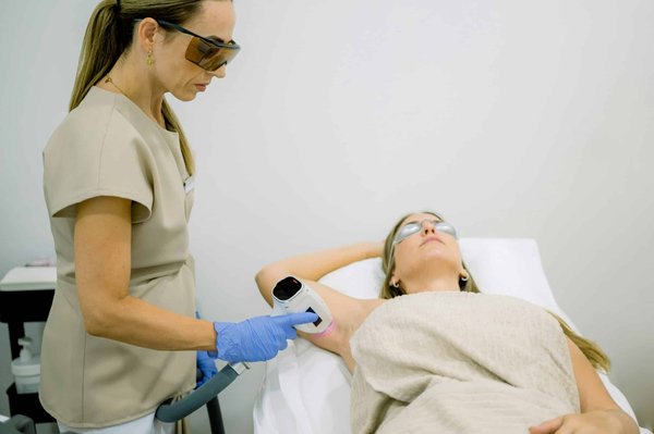 Comparatif 2024 : trouvez le meilleur épilateur lumière pulsée