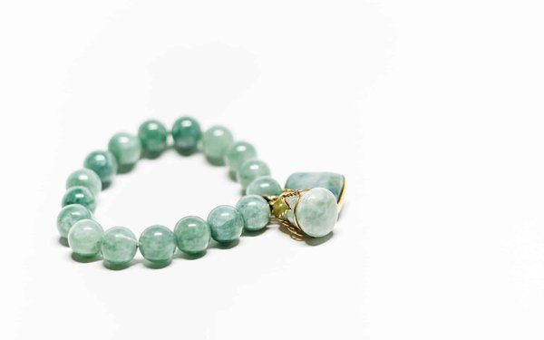 Anna velazia : éclat italien et lithothérapie sophistiquée